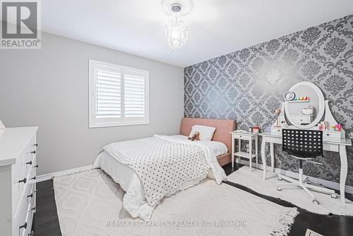 48 Madonna Drive, Hamilton, ON - Indoor Photo Showing Bedroom