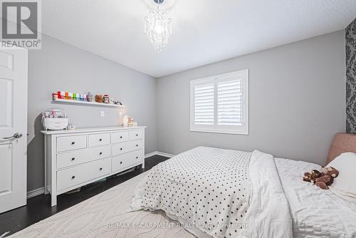 48 Madonna Drive, Hamilton, ON - Indoor Photo Showing Bedroom