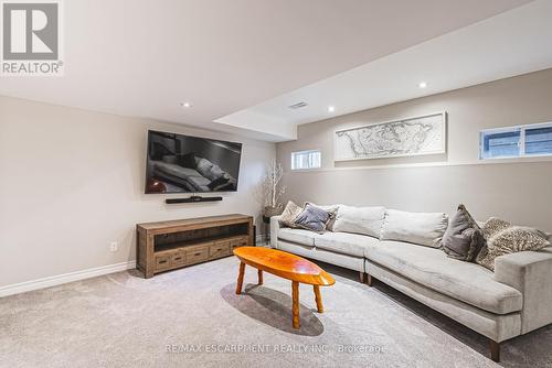 48 Madonna Drive, Hamilton, ON - Indoor Photo Showing Living Room