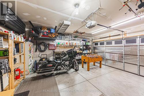 48 Madonna Drive, Hamilton, ON - Indoor Photo Showing Garage