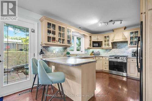 17 Abbeywood Crescent, Guelph (Parkwood Gardens), ON - Indoor Photo Showing Kitchen With Upgraded Kitchen