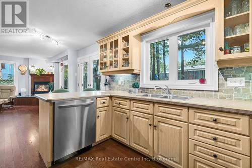 17 Abbeywood Crescent, Guelph (Parkwood Gardens), ON - Indoor Photo Showing Kitchen With Double Sink