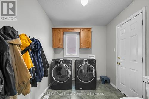 17 Abbeywood Crescent, Guelph (Parkwood Gardens), ON - Indoor Photo Showing Laundry Room