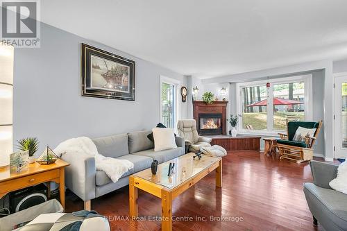 17 Abbeywood Crescent, Guelph (Parkwood Gardens), ON - Indoor Photo Showing Living Room With Fireplace