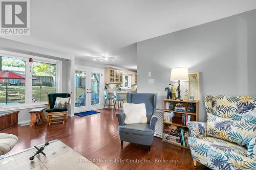 17 Abbeywood Crescent, Guelph (Parkwood Gardens), ON - Indoor Photo Showing Living Room