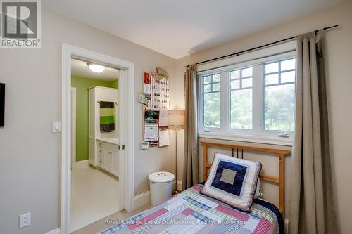 230 Ecclestone Drive, Bracebridge (Macaulay), ON - Indoor Photo Showing Bedroom