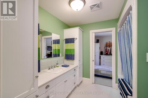 230 Ecclestone Drive, Bracebridge (Macaulay), ON - Indoor Photo Showing Bathroom