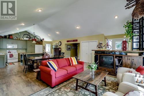 230 Ecclestone Drive, Bracebridge (Macaulay), ON - Indoor Photo Showing Living Room