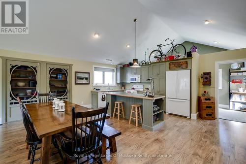 230 Ecclestone Drive, Bracebridge (Macaulay), ON - Indoor Photo Showing Dining Room