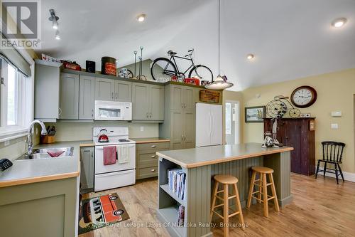 230 Ecclestone Drive, Bracebridge (Macaulay), ON - Indoor Photo Showing Kitchen With Double Sink