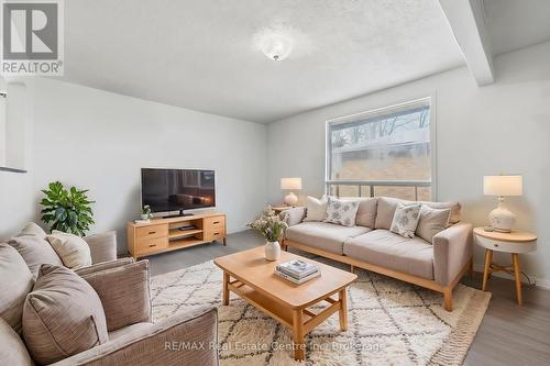 183 Cole Road, Guelph (Hanlon Creek), ON - Indoor Photo Showing Living Room