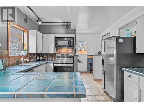 3459 Bray Place, Kamloops, BC - Indoor Photo Showing Kitchen