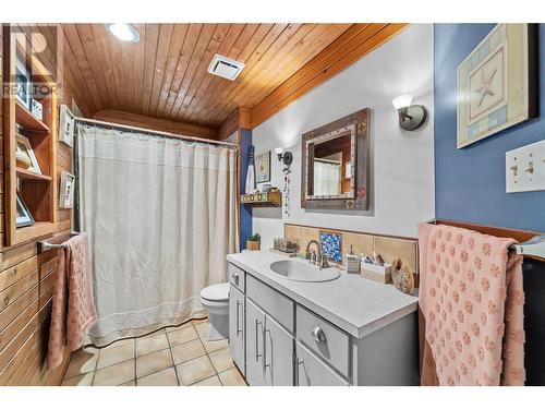 3459 Bray Place, Kamloops, BC - Indoor Photo Showing Bathroom