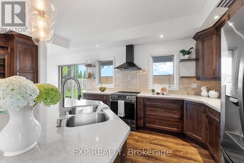 199 Tuliptree Road, Thorold, ON - Indoor Photo Showing Kitchen With Double Sink With Upgraded Kitchen