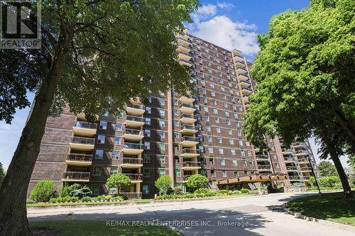 1605 - 966 Inverhouse Drive, Mississauga, ON - Outdoor With Balcony With Facade