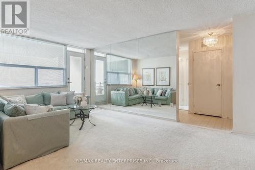 1605 - 966 Inverhouse Drive, Mississauga, ON - Indoor Photo Showing Living Room