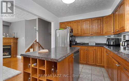 296 Inverness Drive, Oshawa (Mclaughlin), ON - Indoor Photo Showing Kitchen