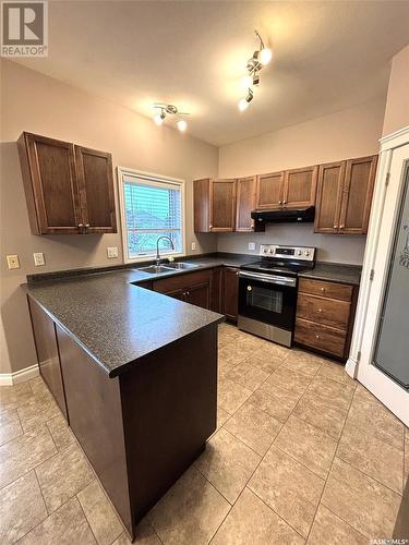 402 Mckague Crescent, Saskatoon, SK - Indoor Photo Showing Kitchen With Double Sink