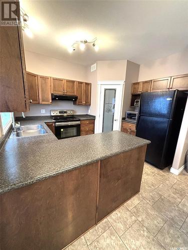 402 Mckague Crescent, Saskatoon, SK - Indoor Photo Showing Kitchen With Double Sink