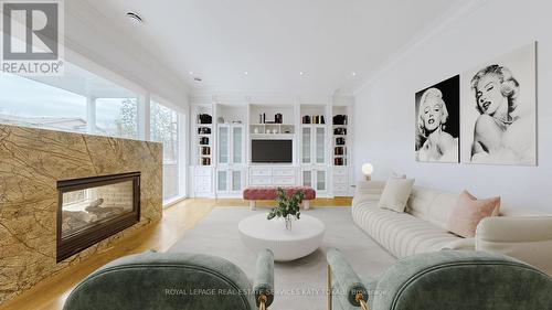 467 Cranbrooke Avenue, Toronto, ON - Indoor Photo Showing Living Room With Fireplace