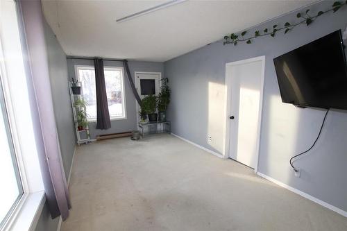 121 Paul Avenue, The Pas, MB - Indoor Photo Showing Other Room