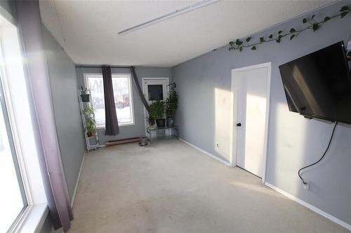 121 Paul Avenue, The Pas, MB - Indoor Photo Showing Other Room