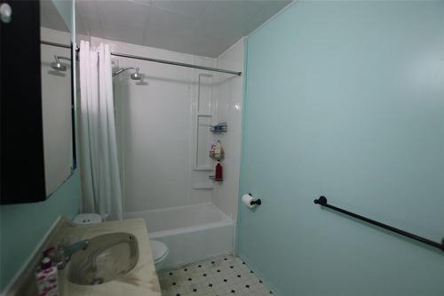 121 Paul Avenue, The Pas, MB - Indoor Photo Showing Bathroom