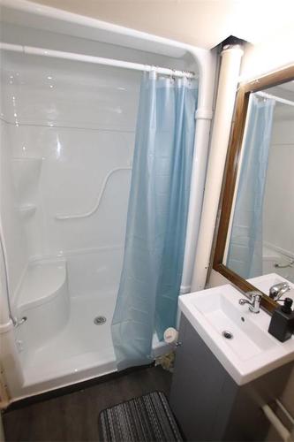 121 Paul Avenue, The Pas, MB - Indoor Photo Showing Bathroom