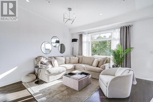 138 Golden Trail, Vaughan, ON - Indoor Photo Showing Living Room