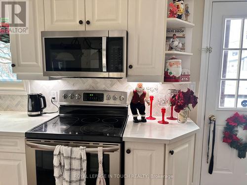 11 Hill Top Drive, Penetanguishene, ON - Indoor Photo Showing Kitchen