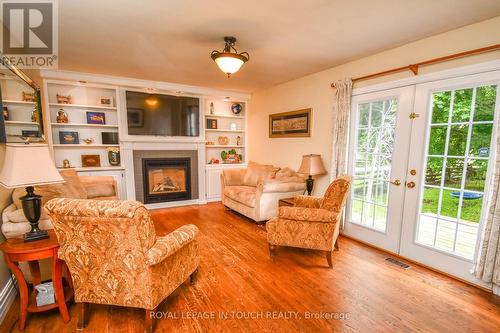 11 Hill Top Drive, Penetanguishene, ON - Indoor Photo Showing Living Room With Fireplace