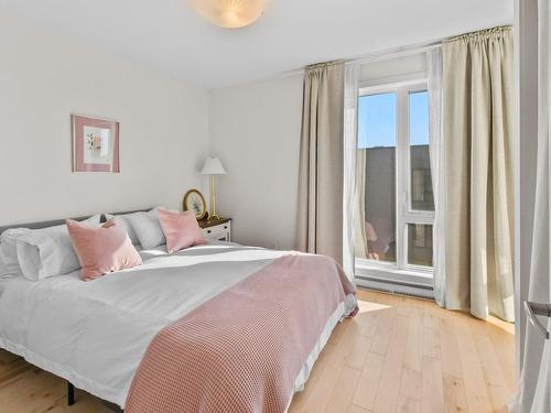 Chambre Ã Â coucher - 9462 Rue Rousseau, Montréal (Mercier/Hochelaga-Maisonneuve), QC - Indoor Photo Showing Bedroom