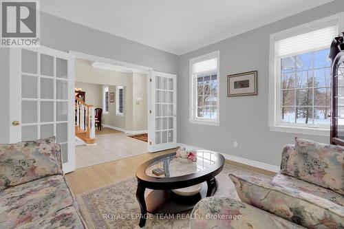 1569 Landel Drive, Ottawa, ON - Indoor Photo Showing Living Room