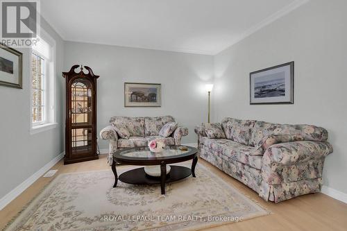 1569 Landel Drive, Ottawa, ON - Indoor Photo Showing Living Room