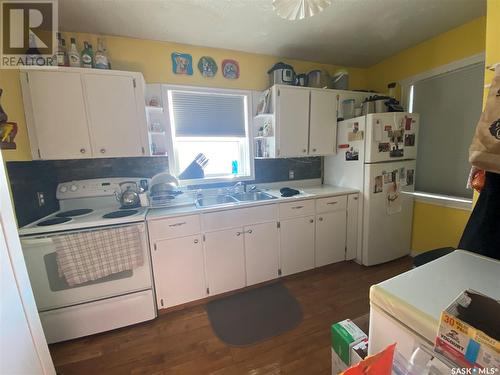 123 108Th Street, Saskatoon, SK - Indoor Photo Showing Kitchen With Double Sink