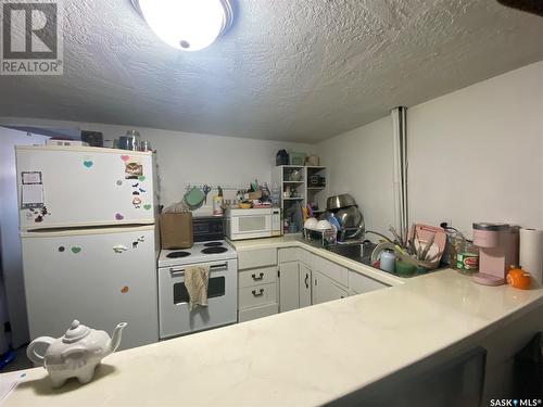 123 108Th Street, Saskatoon, SK - Indoor Photo Showing Kitchen