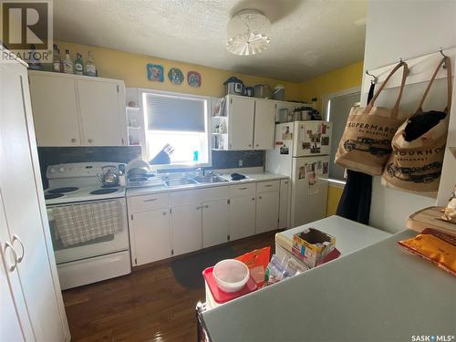 123 108Th Street, Saskatoon, SK - Indoor Photo Showing Kitchen