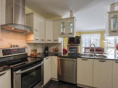 Cuisine - 202-808 Rue De La Soeur-Marie-Rose, Terrebonne (Lachenaie), QC - Indoor Photo Showing Kitchen With Double Sink