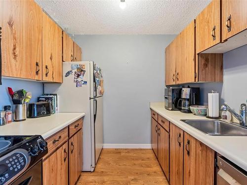 414-1745 Leighton Rd, Victoria, BC - Indoor Photo Showing Kitchen