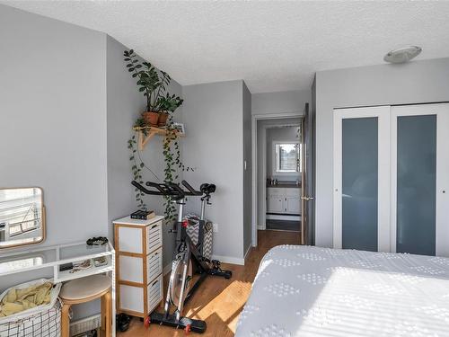 414-1745 Leighton Rd, Victoria, BC - Indoor Photo Showing Bedroom