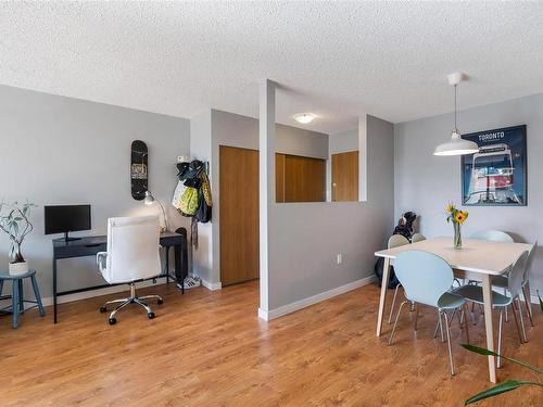 414-1745 Leighton Rd, Victoria, BC - Indoor Photo Showing Dining Room