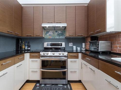 301-610 Johnson St, Victoria, BC - Indoor Photo Showing Kitchen