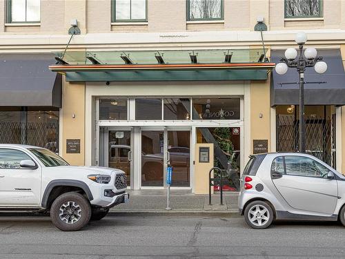 301-610 Johnson St, Victoria, BC - Indoor Photo Showing Garage