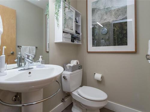 301-610 Johnson St, Victoria, BC - Indoor Photo Showing Bathroom