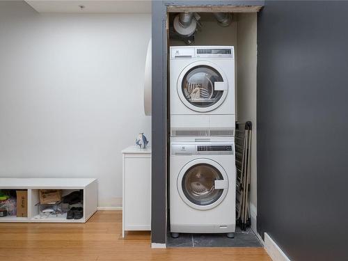 301-610 Johnson St, Victoria, BC - Indoor Photo Showing Laundry Room