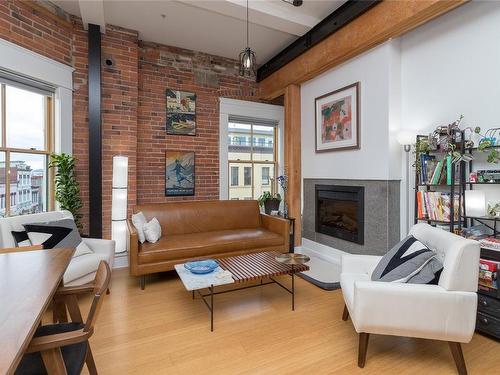 301-610 Johnson St, Victoria, BC - Indoor Photo Showing Living Room With Fireplace