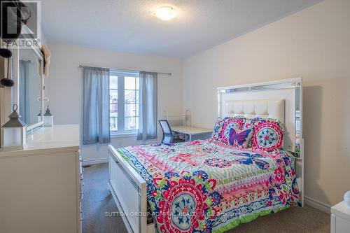 2207 Lozenby Street, Innisfil, ON - Indoor Photo Showing Bedroom