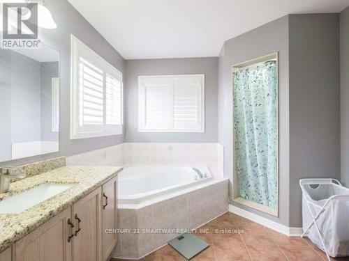 124 Porchlight Road, Brampton, ON - Indoor Photo Showing Bathroom