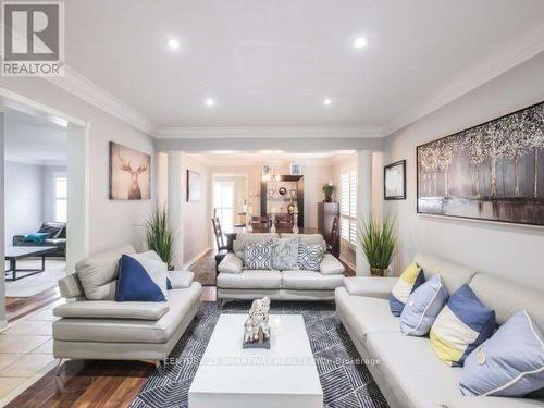 124 Porchlight Road, Brampton, ON - Indoor Photo Showing Living Room