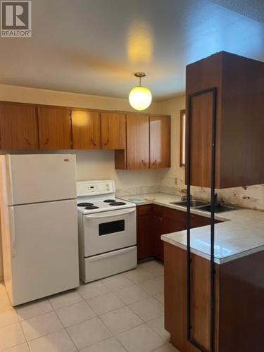 623 Cherrydale Pl, Thunder Bay, ON - Indoor Photo Showing Kitchen With Double Sink